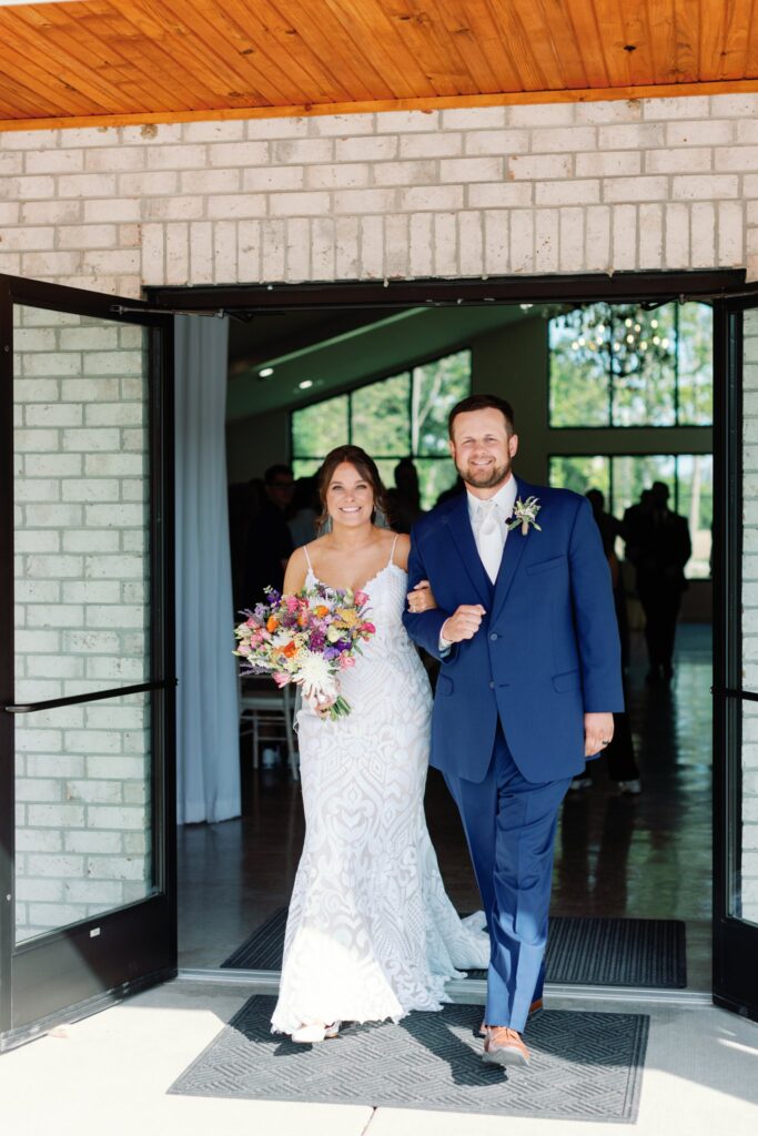 brianna rose photography st. louis wedding photographer aquila barn