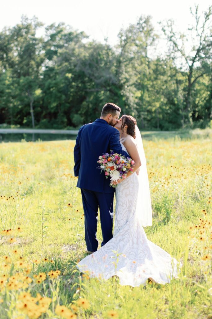 brianna rose photography st. louis wedding photographer aquila barn